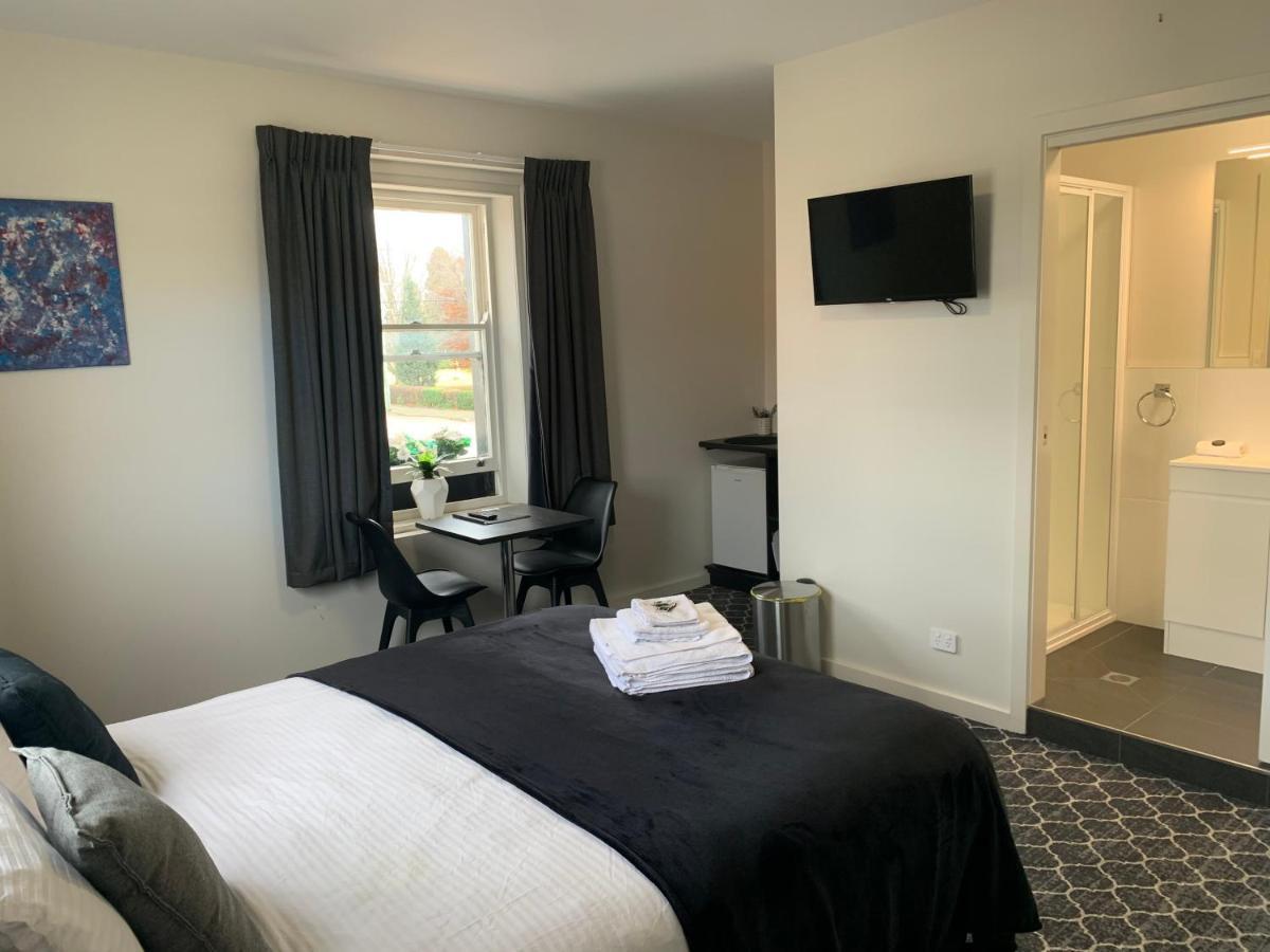 Queens Arms Hotel Longford Exteriér fotografie